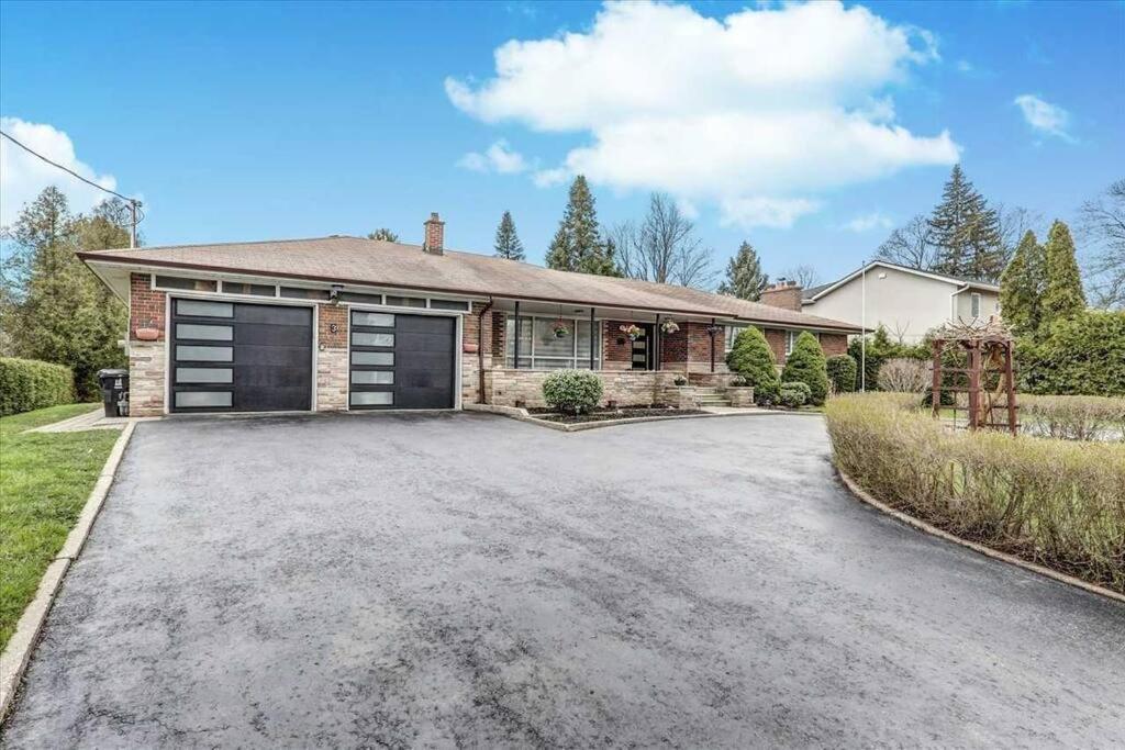 Lovely 2 Bedroom Basement Apartment In Toronto Exterior foto